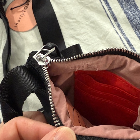 ShortyLOVE Shorthand Crossbody Bag - Picture 5 of 10